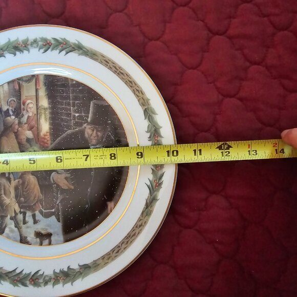Dept‎ 56 Christmas Classic Roberto Fuiscento Porcelain 10" plate Scrooge. New. - Picture 2 of 5